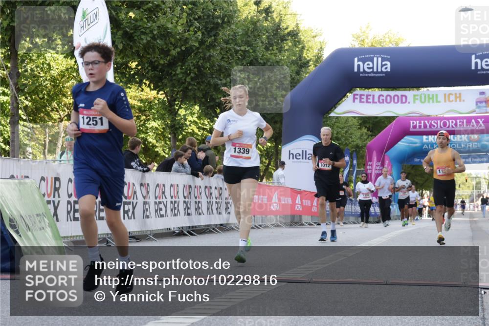 06.09.2026 - CURREX Alsterlauf Yannick Fuchs http://msf.ph/oto/10229816 06.09.2026 11:49:41 Ziel 1012, 1163, 1232, 1249, 1251, 1328, 1339, 8185 meine-sportfotos.de