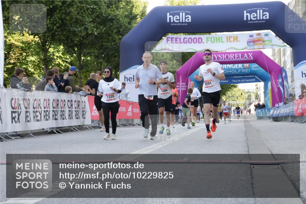 06.09.2026 - CURREX Alsterlauf Yannick Fuchs http://msf.ph/oto/10229825 06.09.2026 11:49:48 Ziel 1012, 1086, 1163, 1251, 1290, 1335, 1339, 8291 meine-sportfotos.de