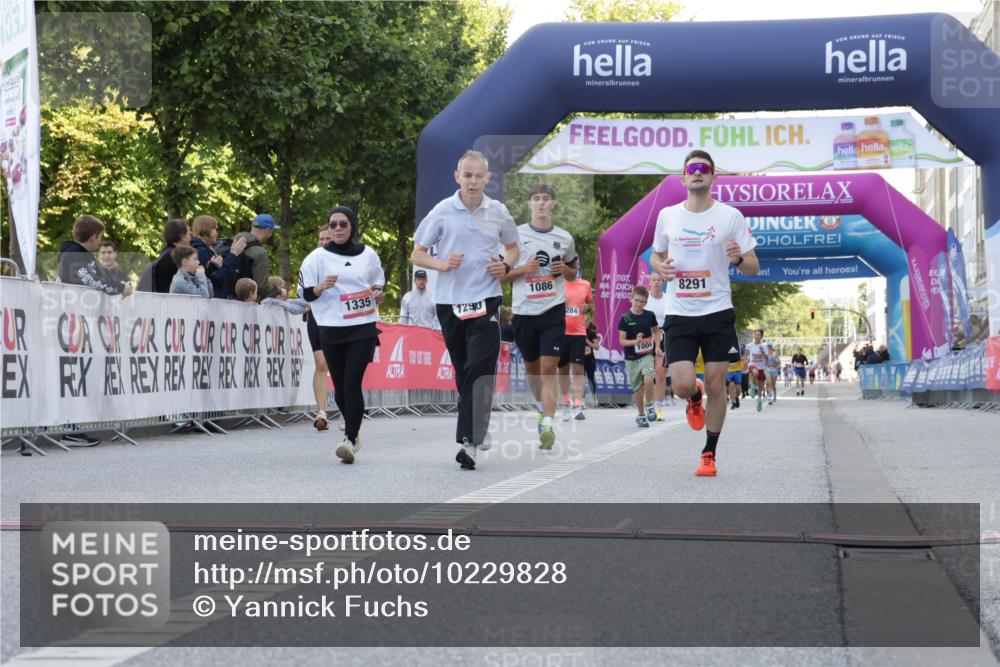06.09.2026 - CURREX Alsterlauf Yannick Fuchs http://msf.ph/oto/10229828 06.09.2026 11:49:49 Ziel 1012, 1086, 1163, 1290, 1335, 1339, 8291 meine-sportfotos.de