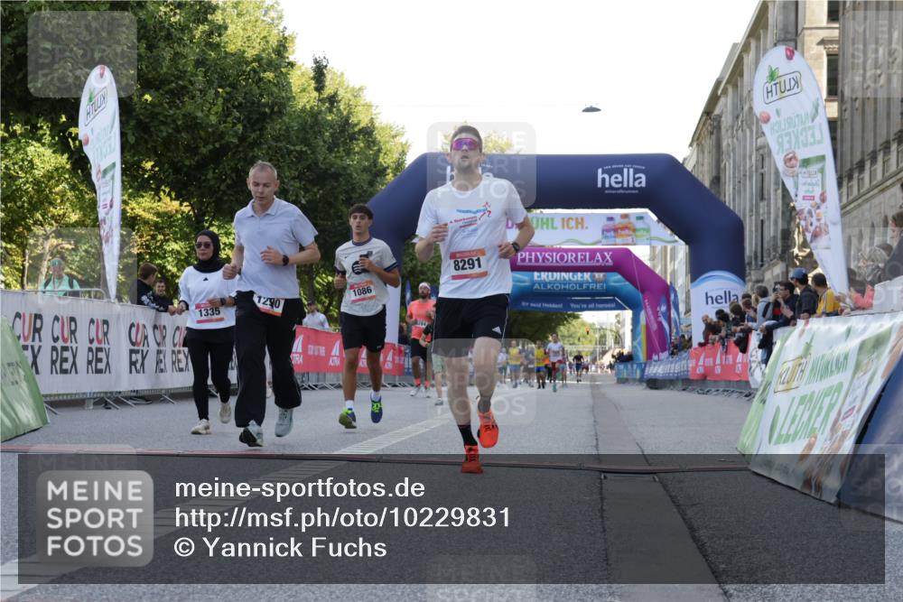 06.09.2026 - CURREX Alsterlauf Yannick Fuchs http://msf.ph/oto/10229831 06.09.2026 11:49:50 Ziel 1004, 1012, 1086, 1144, 1163, 1290, 1335, 8291 meine-sportfotos.de