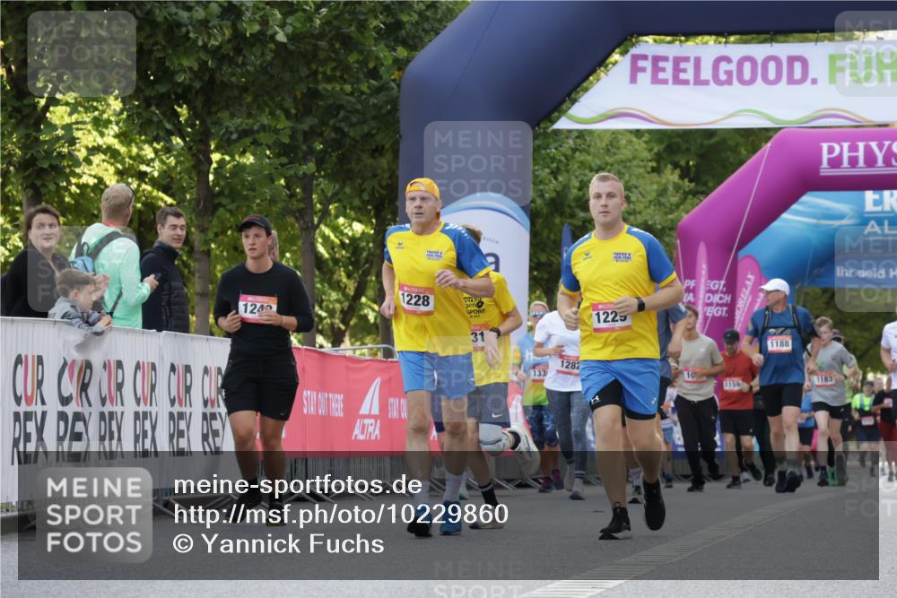 06.09.2026 - CURREX Alsterlauf Yannick Fuchs http://msf.ph/oto/10229860 06.09.2026 11:50:09 Ziel 1031, 1062, 1228, 1229, 1341 meine-sportfotos.de