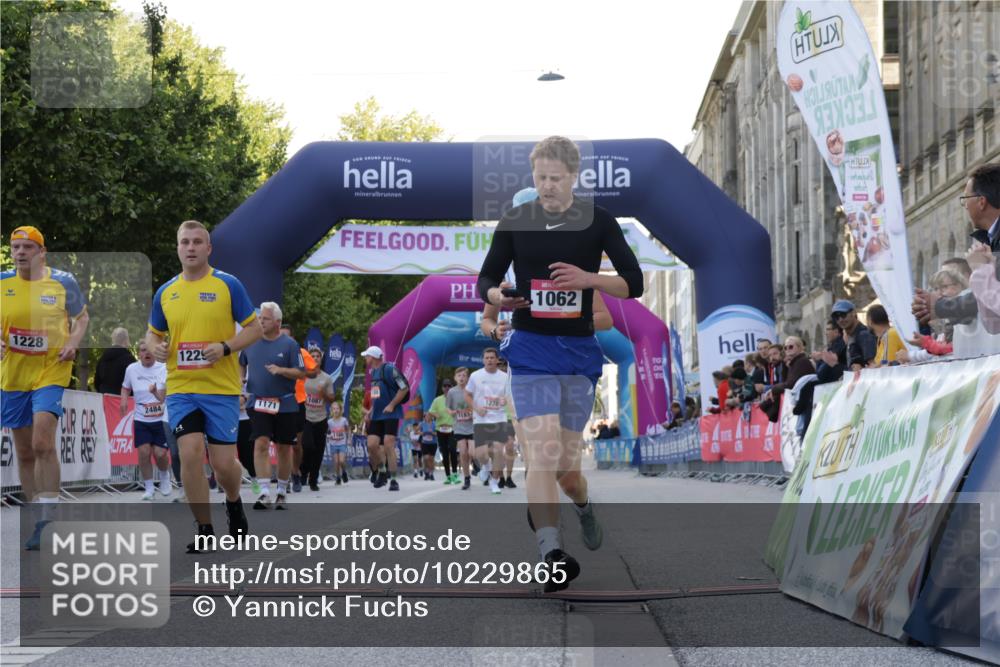 06.09.2026 - CURREX Alsterlauf Yannick Fuchs http://msf.ph/oto/10229865 06.09.2026 11:50:12 Ziel 1031, 1062, 1228, 1229, 1248, 1341 meine-sportfotos.de