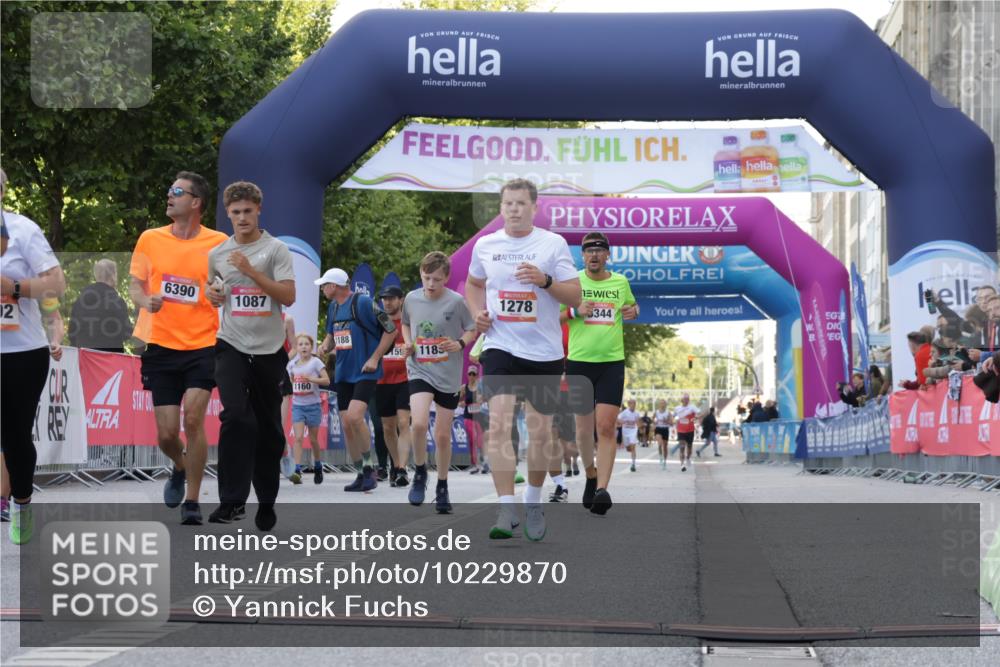 06.09.2026 - CURREX Alsterlauf Yannick Fuchs http://msf.ph/oto/10229870 06.09.2026 11:50:17 Ziel 1031, 1062, 1087, 1140, 1171, 1183, 1228, 1229, 1248, 1278, 1282, 1292, 1336, 1341, 2484, 6390, 8344 meine-sportfotos.de