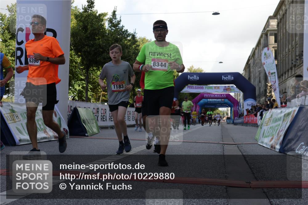 06.09.2026 - CURREX Alsterlauf Yannick Fuchs http://msf.ph/oto/10229880 06.09.2026 11:50:22 Ziel 1067, 1087, 1140, 1159, 1160, 1171, 1183, 1187, 1188, 1248, 1278, 1282, 1292, 1336, 2484, 6390, 8344 meine-sportfotos.de