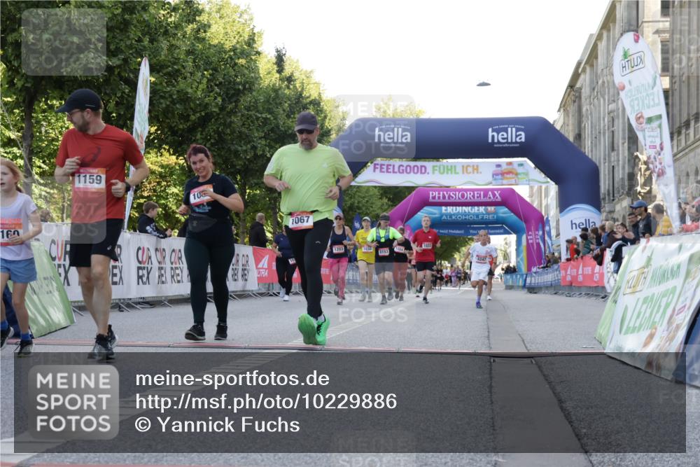 06.09.2026 - CURREX Alsterlauf Yannick Fuchs http://msf.ph/oto/10229886 06.09.2026 11:50:27 Ziel 1055, 1067, 1087, 1140, 1159, 1160, 1183, 1187, 1188, 1189, 1203, 1336, 2484, 6390, 8247, 8344 meine-sportfotos.de