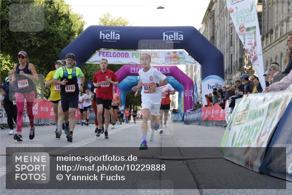 06.09.2026 - CURREX Alsterlauf Yannick Fuchs http://msf.ph/oto/10229888 06.09.2026 11:50:30 Ziel 1030, 1033, 1036, 1055, 1067, 1084, 1159, 1160, 1174, 1187, 1188, 1189, 1203, 1319, 8247 meine-sportfotos.de