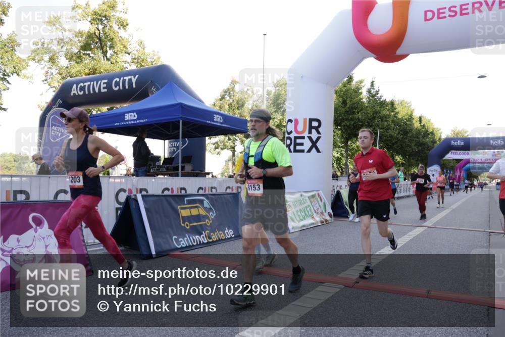06.09.2026 - CURREX Alsterlauf Yannick Fuchs http://msf.ph/oto/10229901 06.09.2026 11:50:34 Ziel 1030, 1033, 1036, 1055, 1067, 1084, 1174, 1189, 1203, 1319, 1344, 8136, 8247 meine-sportfotos.de