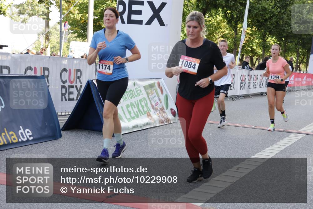 06.09.2026 - CURREX Alsterlauf Yannick Fuchs http://msf.ph/oto/10229908 06.09.2026 11:50:37 Ziel 1030, 1033, 1036, 1084, 1174, 1189, 1203, 1319, 1344, 8090, 8136, 8247 meine-sportfotos.de
