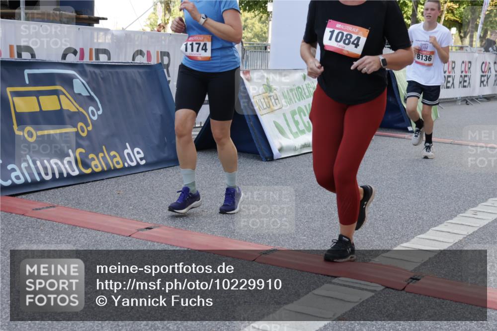 06.09.2026 - CURREX Alsterlauf Yannick Fuchs http://msf.ph/oto/10229910 06.09.2026 11:50:37 Ziel 1030, 1033, 1036, 1084, 1174, 1189, 1203, 1319, 1344, 8090, 8136, 8247 meine-sportfotos.de