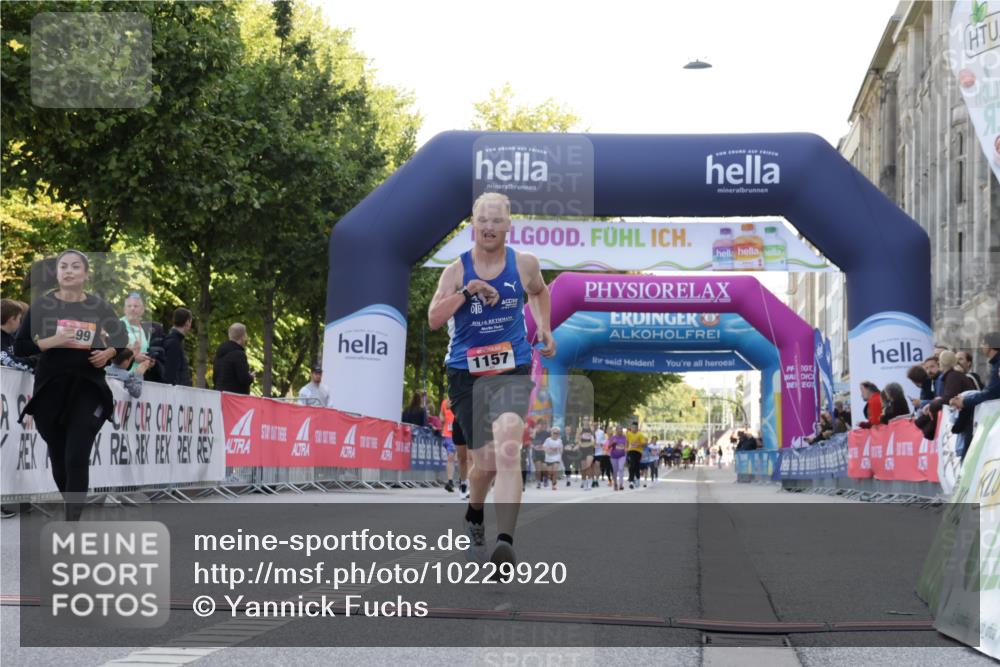 06.09.2026 - CURREX Alsterlauf Yannick Fuchs http://msf.ph/oto/10229920 06.09.2026 11:50:48 Ziel 1149, 1157, 1199, 1234, 1299, 8090 meine-sportfotos.de