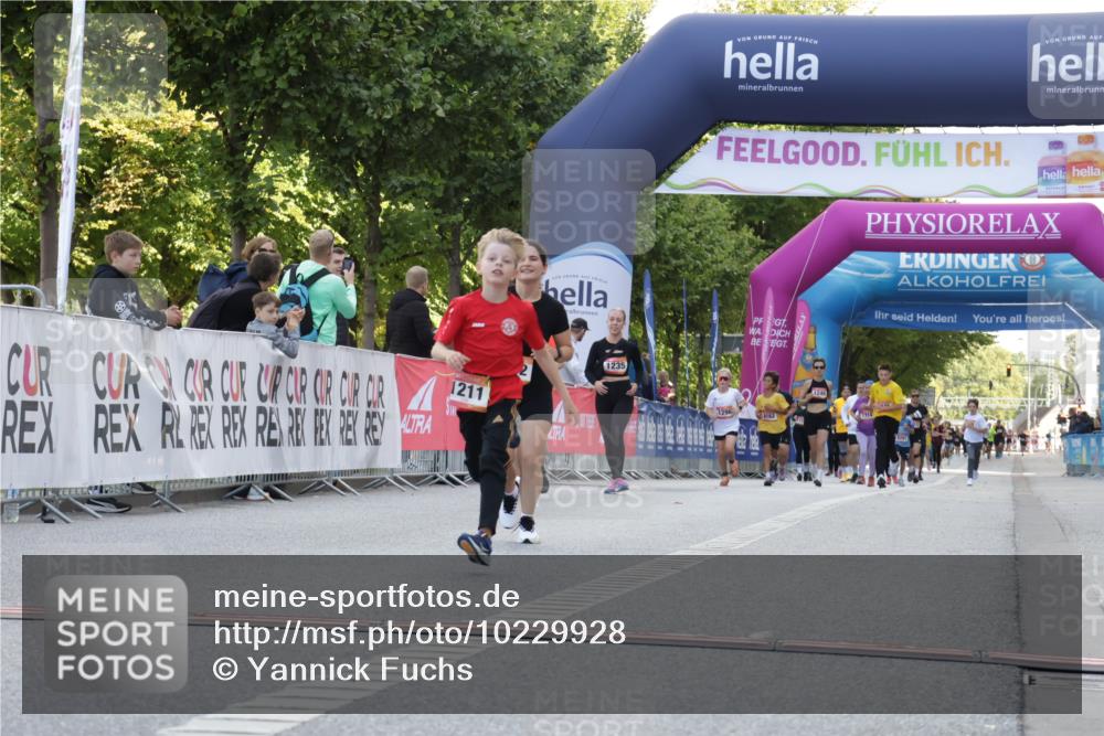 06.09.2026 - CURREX Alsterlauf Yannick Fuchs http://msf.ph/oto/10229928 06.09.2026 11:50:53 Ziel 1157, 1199, 1211, 1234, 1299, 1302 meine-sportfotos.de
