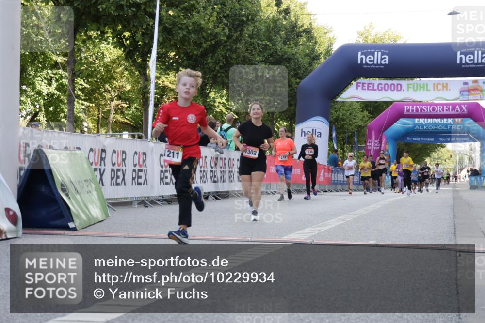 06.09.2026 - CURREX Alsterlauf Yannick Fuchs http://msf.ph/oto/10229934 06.09.2026 11:50:55 Ziel 1157, 1199, 1211, 1302 meine-sportfotos.de