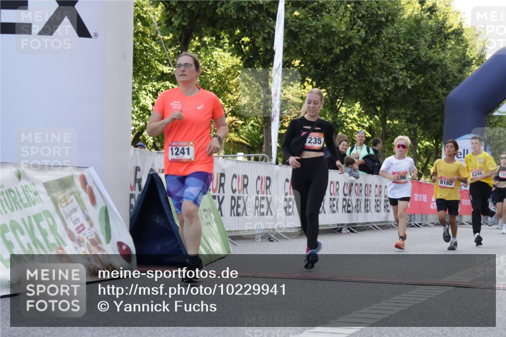 06.09.2026 - CURREX Alsterlauf Yannick Fuchs http://msf.ph/oto/10229941 06.09.2026 11:51:01 Ziel 1211, 1235, 1241, 1296, 1302, 8162, 8346 meine-sportfotos.de