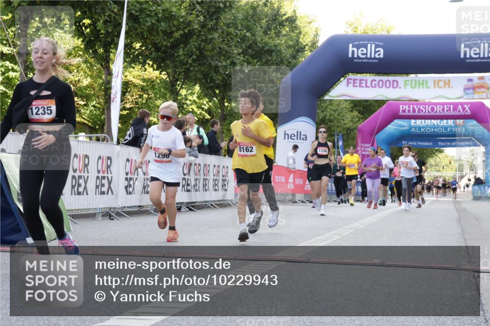 06.09.2026 - CURREX Alsterlauf Yannick Fuchs http://msf.ph/oto/10229943 06.09.2026 11:51:03 Ziel 1235, 1241, 1296, 1302, 8162, 8346 meine-sportfotos.de