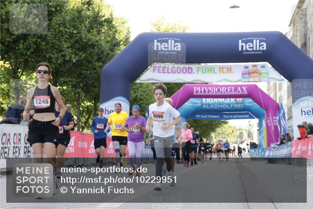 06.09.2026 - CURREX Alsterlauf Yannick Fuchs http://msf.ph/oto/10229951 06.09.2026 11:51:08 Ziel 1182, 1235, 1241, 1246, 1296, 1314, 8098, 8162, 8251, 8285, 8312, 8346 meine-sportfotos.de