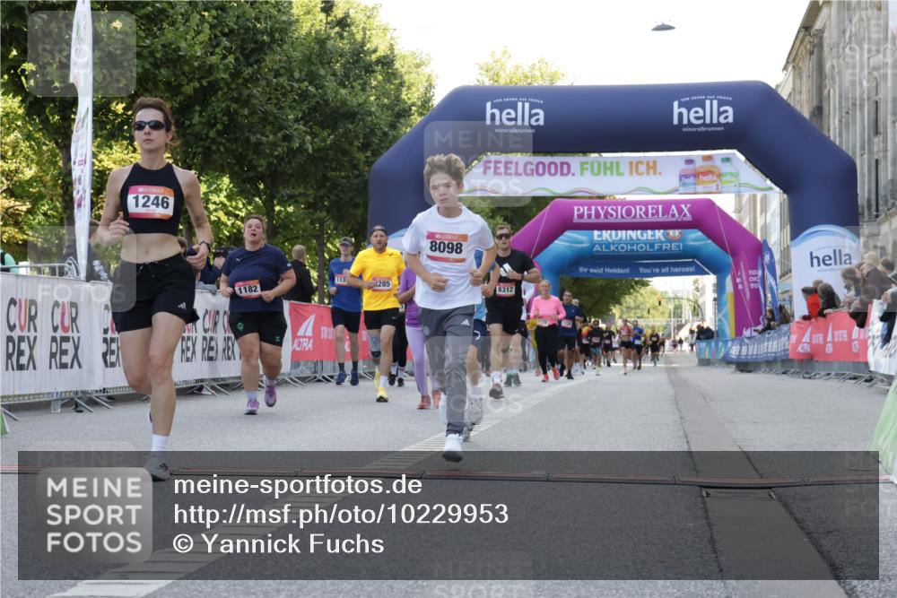 06.09.2026 - CURREX Alsterlauf Yannick Fuchs http://msf.ph/oto/10229953 06.09.2026 11:51:09 Ziel 1182, 1235, 1246, 1296, 1314, 8098, 8162, 8251, 8285, 8312, 8346 meine-sportfotos.de