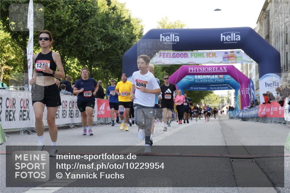 06.09.2026 - CURREX Alsterlauf Yannick Fuchs http://msf.ph/oto/10229954 06.09.2026 11:51:09 Ziel 1182, 1235, 1246, 1296, 1314, 8098, 8162, 8251, 8285, 8312, 8346 meine-sportfotos.de