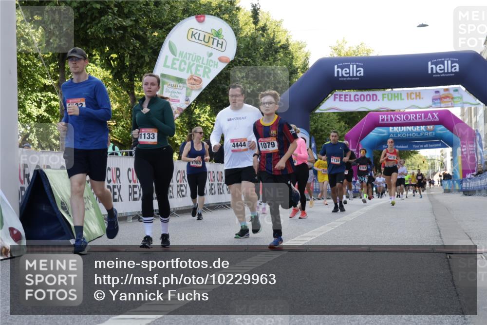 06.09.2026 - CURREX Alsterlauf Yannick Fuchs http://msf.ph/oto/10229963 06.09.2026 11:51:16 Ziel 1079, 1129, 1178, 1180, 1182, 1246, 1314, 4444, 8098, 8184, 8251, 8285, 8312, 8335 meine-sportfotos.de
