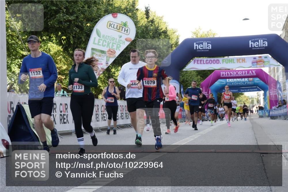 06.09.2026 - CURREX Alsterlauf Yannick Fuchs http://msf.ph/oto/10229964 06.09.2026 11:51:16 Ziel 1079, 1129, 1178, 1180, 1182, 1246, 1314, 4444, 8098, 8184, 8251, 8285, 8312, 8335 meine-sportfotos.de