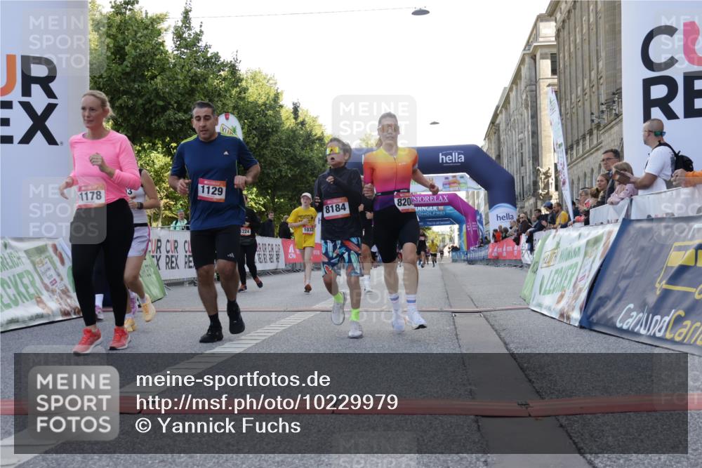 06.09.2026 - CURREX Alsterlauf Yannick Fuchs http://msf.ph/oto/10229979 06.09.2026 11:51:22 Ziel 1032, 1035, 1079, 1103, 1129, 1148, 1178, 1179, 1180, 1224, 1300, 4444, 8047, 8184, 8208, 8335 meine-sportfotos.de