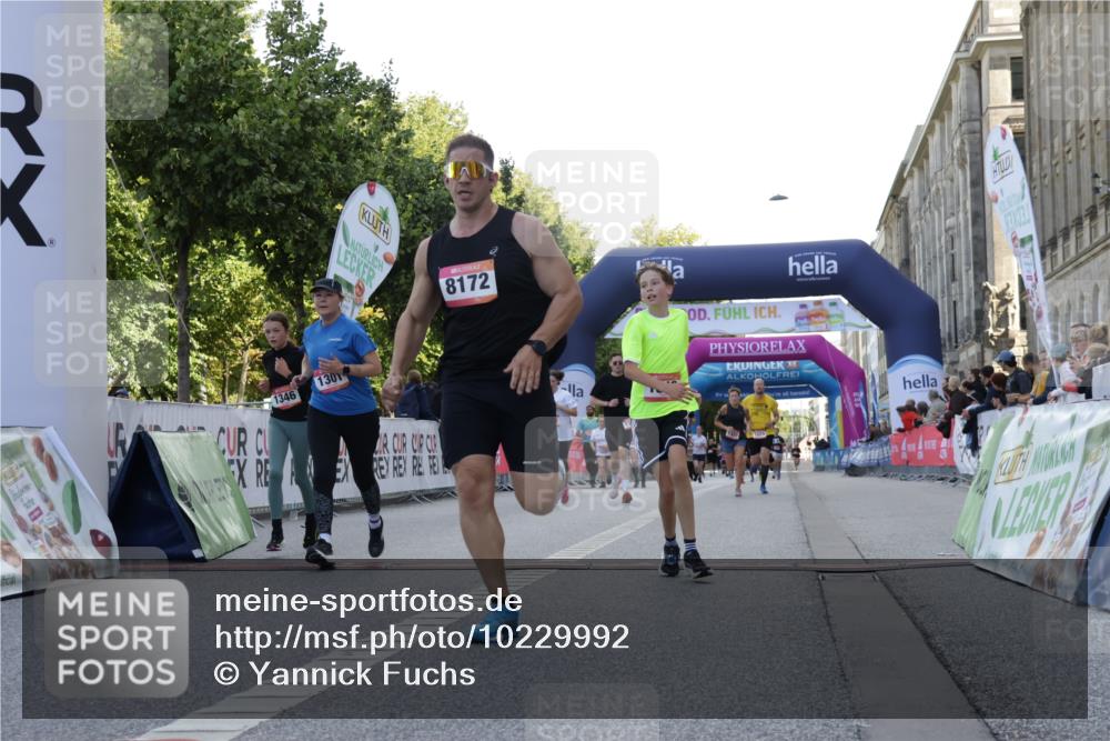 06.09.2026 - CURREX Alsterlauf Yannick Fuchs http://msf.ph/oto/10229992 06.09.2026 11:51:30 Ziel 1029, 1032, 1035, 1102, 1148, 1158, 1224, 1300, 1301, 1321, 1343, 1346, 8047, 8172, 8208 meine-sportfotos.de