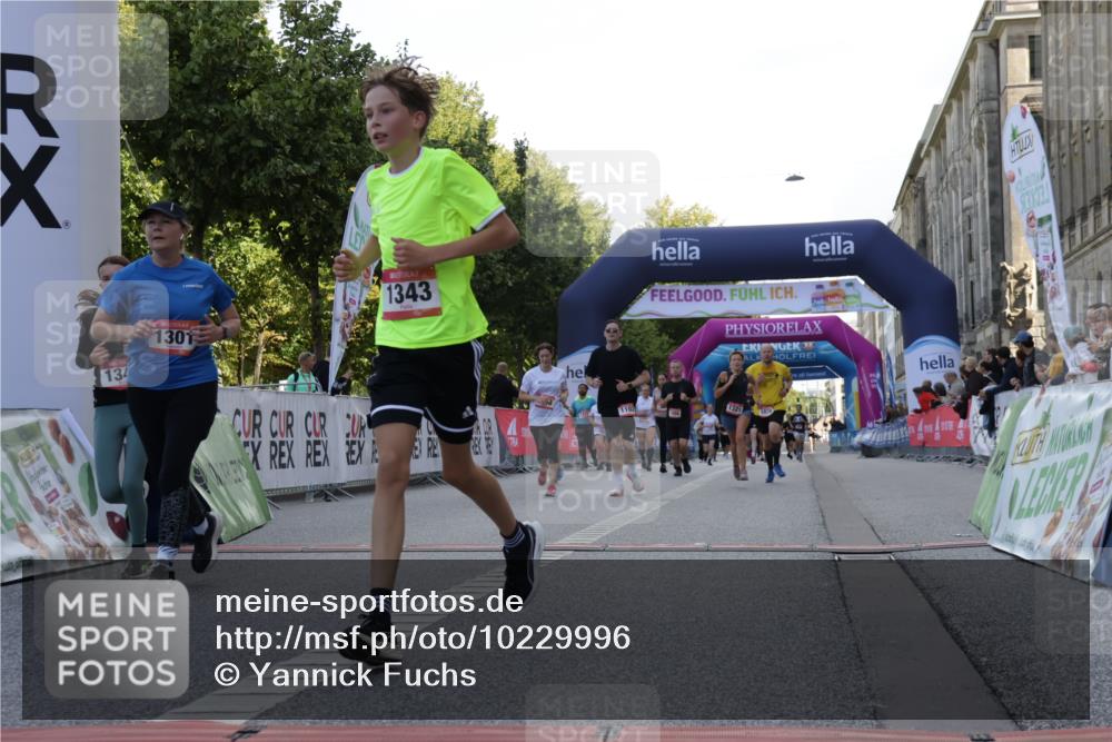 06.09.2026 - CURREX Alsterlauf Yannick Fuchs http://msf.ph/oto/10229996 06.09.2026 11:51:31 Ziel 1029, 1032, 1035, 1102, 1148, 1158, 1162, 1224, 1300, 1301, 1321, 1343, 1346, 8047, 8172 meine-sportfotos.de