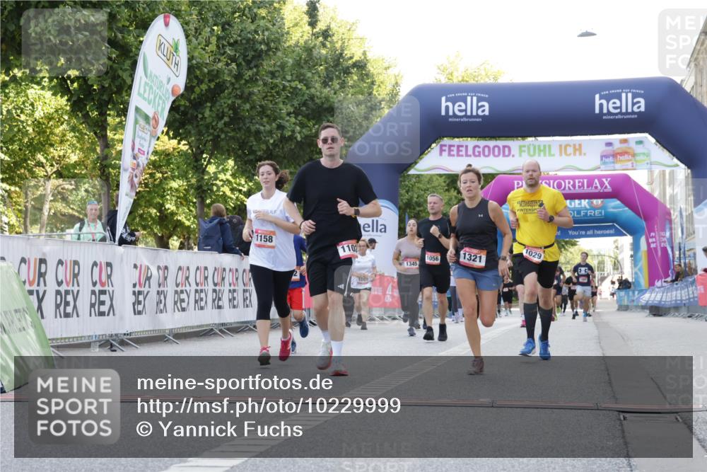 06.09.2026 - CURREX Alsterlauf Yannick Fuchs http://msf.ph/oto/10229999 06.09.2026 11:51:33 Ziel 1029, 1056, 1102, 1148, 1158, 1162, 1301, 1321, 1343, 1345, 1346, 8172 meine-sportfotos.de