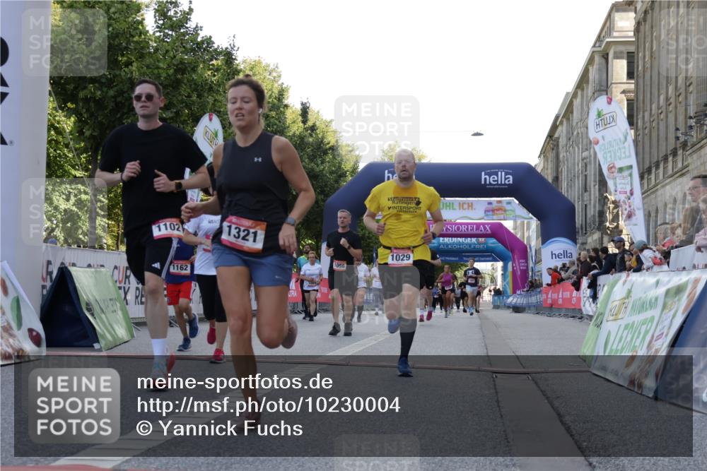 06.09.2026 - CURREX Alsterlauf Yannick Fuchs http://msf.ph/oto/10230004 06.09.2026 11:51:35 Ziel 1029, 1056, 1083, 1102, 1158, 1162, 1226, 1301, 1321, 1343, 1345, 1346, 8172 meine-sportfotos.de