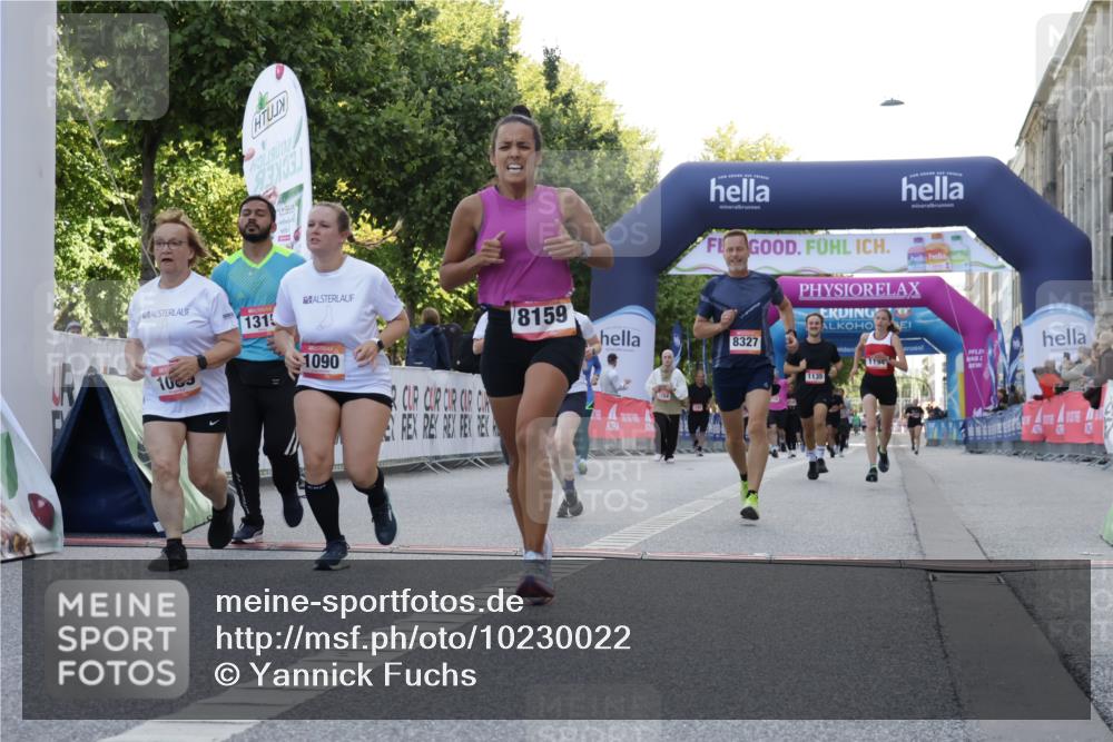06.09.2026 - CURREX Alsterlauf Yannick Fuchs http://msf.ph/oto/10230022 06.09.2026 11:51:42 Ziel 1029, 1056, 1083, 1089, 1090, 1135, 1158, 1162, 1194, 1226, 1257, 1315, 1345, 8159, 8327 meine-sportfotos.de
