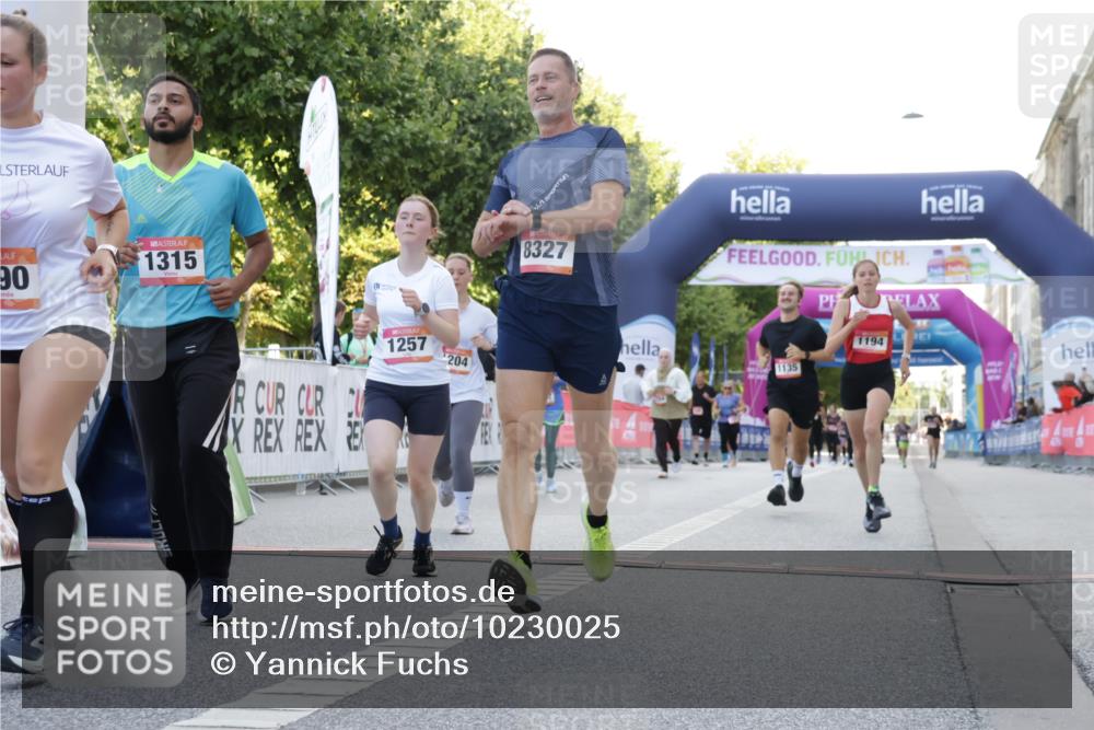 06.09.2026 - CURREX Alsterlauf Yannick Fuchs http://msf.ph/oto/10230025 06.09.2026 11:51:43 Ziel 1056, 1083, 1089, 1090, 1135, 1162, 1194, 1226, 1257, 1315, 1345, 1347, 8159, 8327 meine-sportfotos.de