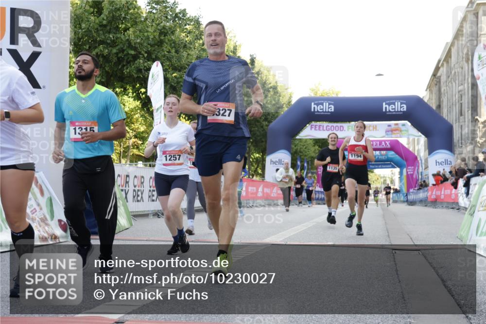 06.09.2026 - CURREX Alsterlauf Yannick Fuchs http://msf.ph/oto/10230027 06.09.2026 11:51:44 Ziel 1056, 1083, 1089, 1090, 1135, 1194, 1226, 1257, 1315, 1345, 1347, 8159, 8327 meine-sportfotos.de