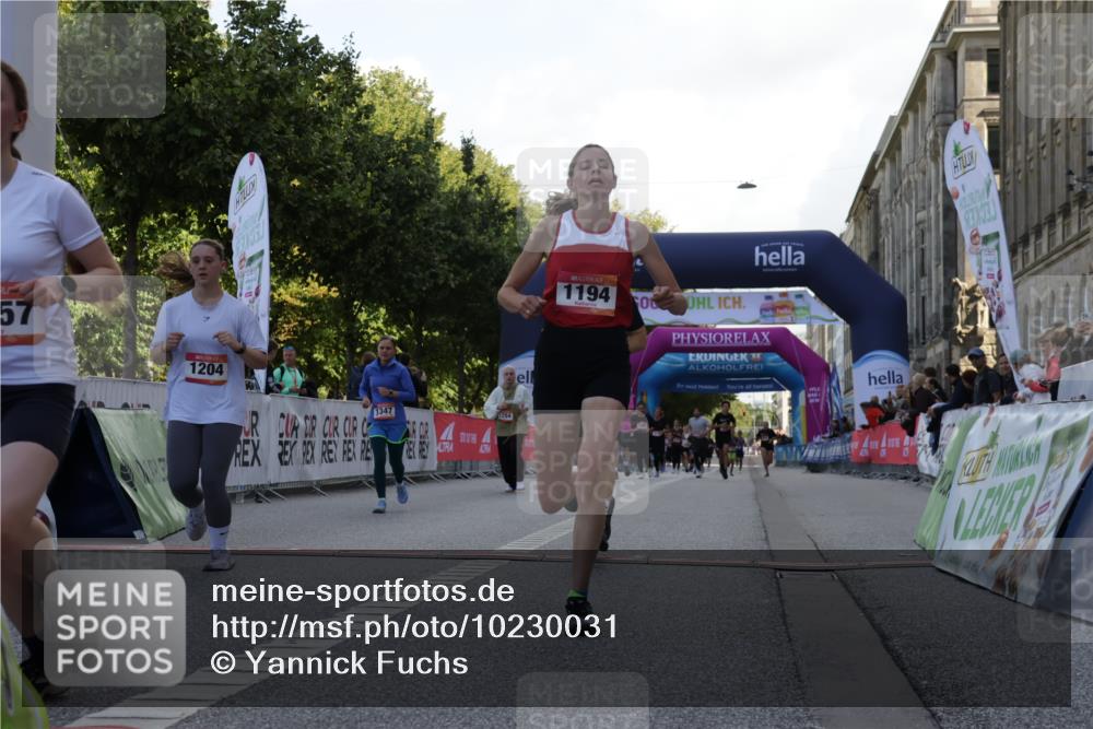 06.09.2026 - CURREX Alsterlauf Yannick Fuchs http://msf.ph/oto/10230031 06.09.2026 11:51:45 Ziel 1083, 1089, 1090, 1135, 1194, 1226, 1257, 1315, 1345, 1347, 8159, 8327 meine-sportfotos.de