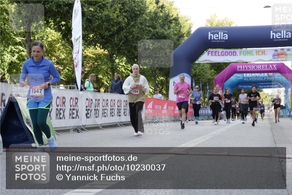 06.09.2026 - CURREX Alsterlauf Yannick Fuchs http://msf.ph/oto/10230037 06.09.2026 11:51:48 Ziel 1089, 1090, 1118, 1123, 1135, 1194, 1254, 1257, 1315, 1347, 8159, 8327 meine-sportfotos.de