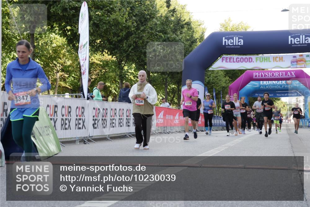 06.09.2026 - CURREX Alsterlauf Yannick Fuchs http://msf.ph/oto/10230039 06.09.2026 11:51:48 Ziel 1089, 1090, 1118, 1123, 1135, 1194, 1254, 1257, 1315, 1347, 8159, 8327 meine-sportfotos.de