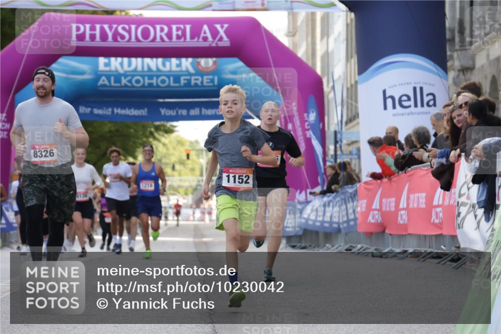 06.09.2026 - CURREX Alsterlauf Yannick Fuchs http://msf.ph/oto/10230042 06.09.2026 11:51:52 Ziel 1118, 1123, 1135, 1152, 1194, 1200, 1254, 1303, 1327, 1347, 8236, 8325, 8326 meine-sportfotos.de