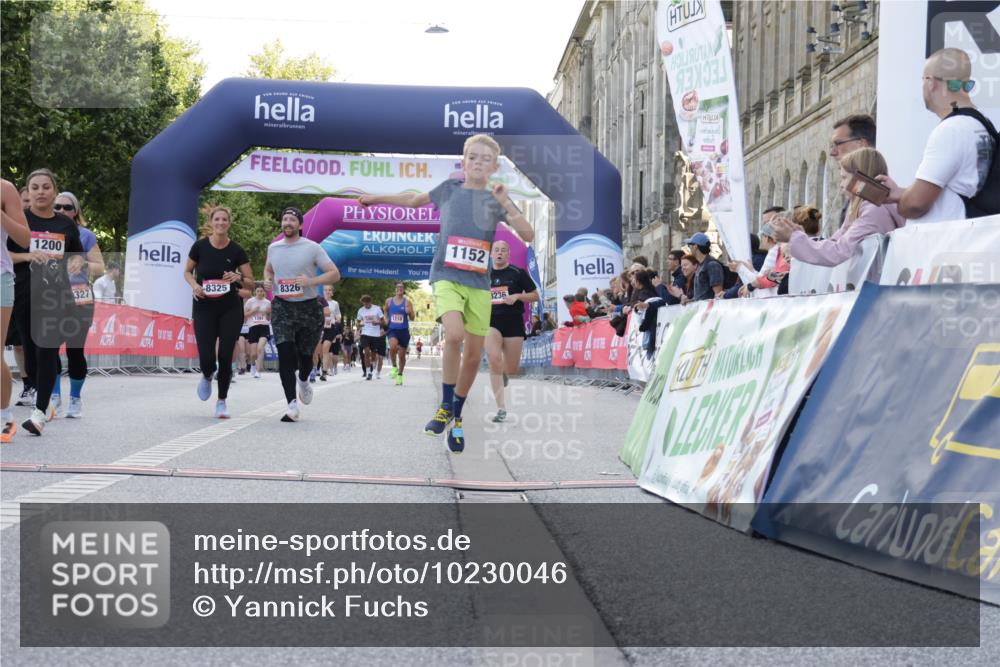 06.09.2026 - CURREX Alsterlauf Yannick Fuchs http://msf.ph/oto/10230046 06.09.2026 11:51:54 Ziel 1118, 1123, 1152, 1200, 1240, 1254, 1303, 1327, 1347, 8236, 8325, 8326 meine-sportfotos.de
