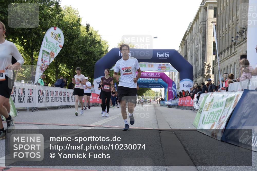 06.09.2026 - CURREX Alsterlauf Yannick Fuchs http://msf.ph/oto/10230074 06.09.2026 11:52:04 Ziel 1085, 1108, 1154, 1193, 1218, 1240, 1261, 1262, 1279, 1327, 8138, 8236, 8325, 8326 meine-sportfotos.de