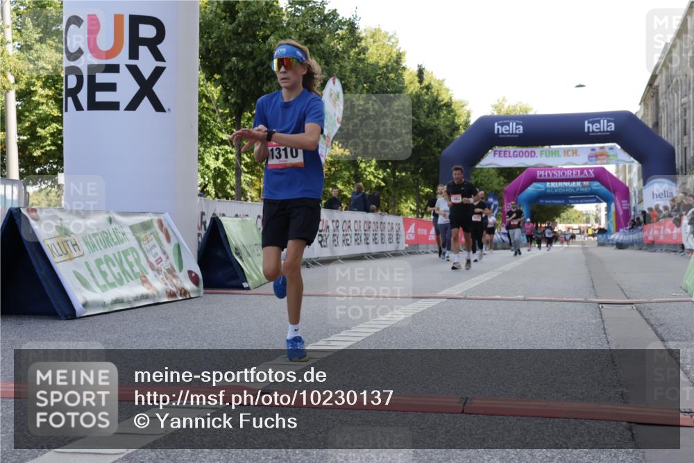 06.09.2026 - CURREX Alsterlauf Yannick Fuchs http://msf.ph/oto/10230137 06.09.2026 11:52:43 Ziel 1007, 1082, 1310, 8270 meine-sportfotos.de
