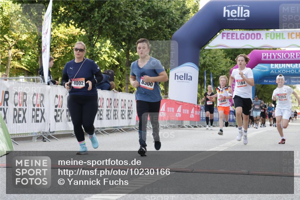 06.09.2026 - CURREX Alsterlauf Yannick Fuchs http://msf.ph/oto/10230166 06.09.2026 11:53:01 Ziel 1001, 1040, 1184, 1283, 1293, 4802, 8016, 8300 meine-sportfotos.de