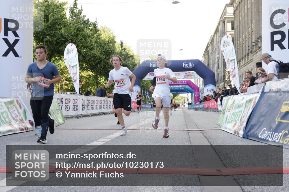 06.09.2026 - CURREX Alsterlauf Yannick Fuchs http://msf.ph/oto/10230173 06.09.2026 11:53:03 Ziel 1001, 1040, 1184, 1283, 1293, 4802, 8155, 8300 meine-sportfotos.de