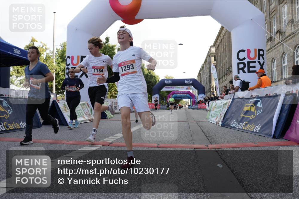06.09.2026 - CURREX Alsterlauf Yannick Fuchs http://msf.ph/oto/10230177 06.09.2026 11:53:04 Ziel 1001, 1040, 1184, 1283, 1293, 4802, 8155, 8300 meine-sportfotos.de