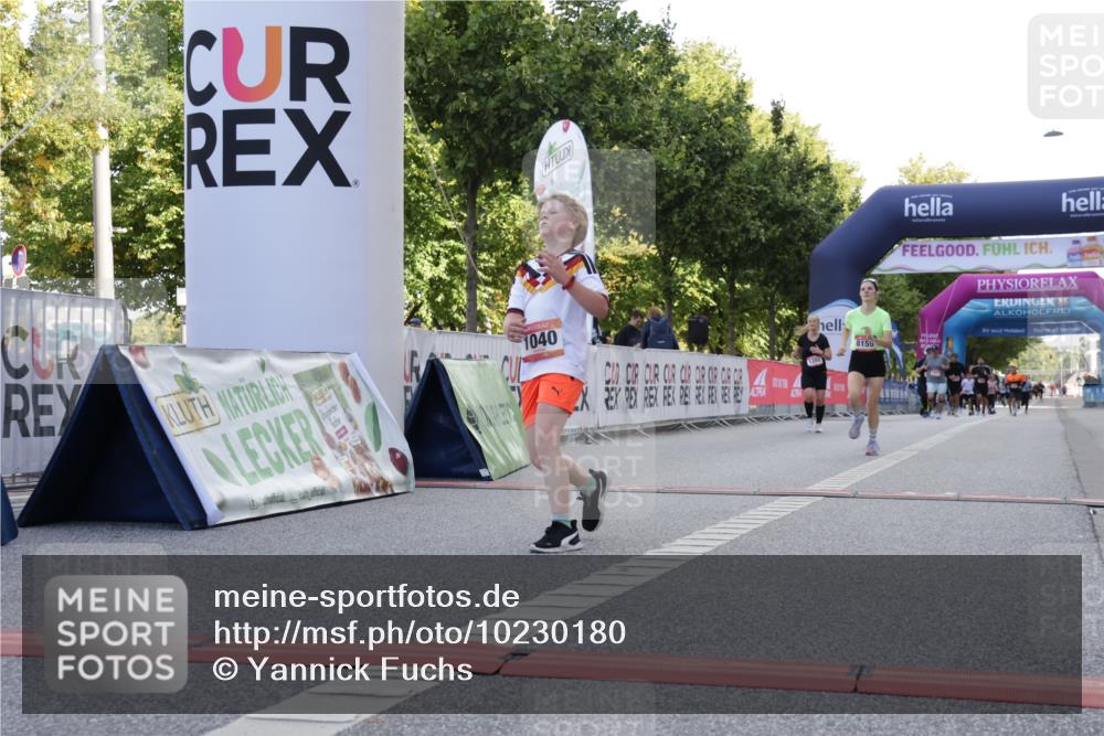 06.09.2026 - CURREX Alsterlauf Yannick Fuchs http://msf.ph/oto/10230180 06.09.2026 11:53:05 Ziel 1001, 1040, 1184, 1202, 1283, 1293, 4802, 8155, 8300 meine-sportfotos.de