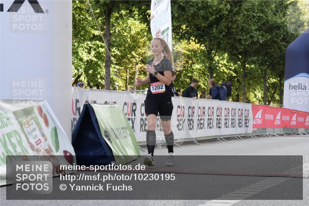 06.09.2026 - CURREX Alsterlauf Yannick Fuchs http://msf.ph/oto/10230195 06.09.2026 11:53:09 Ziel 1040, 1184, 1202, 1293, 4802, 8155, 8300 meine-sportfotos.de