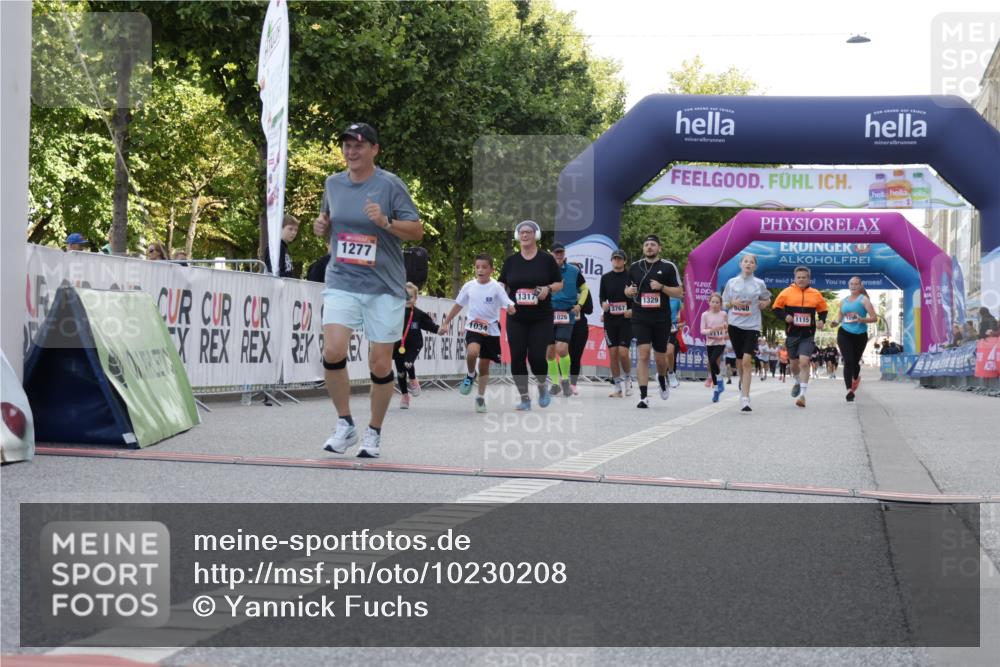 06.09.2026 - CURREX Alsterlauf Yannick Fuchs http://msf.ph/oto/10230208 06.09.2026 11:53:16 Ziel 1034, 1096, 1202, 1317, 1329, 8048 meine-sportfotos.de