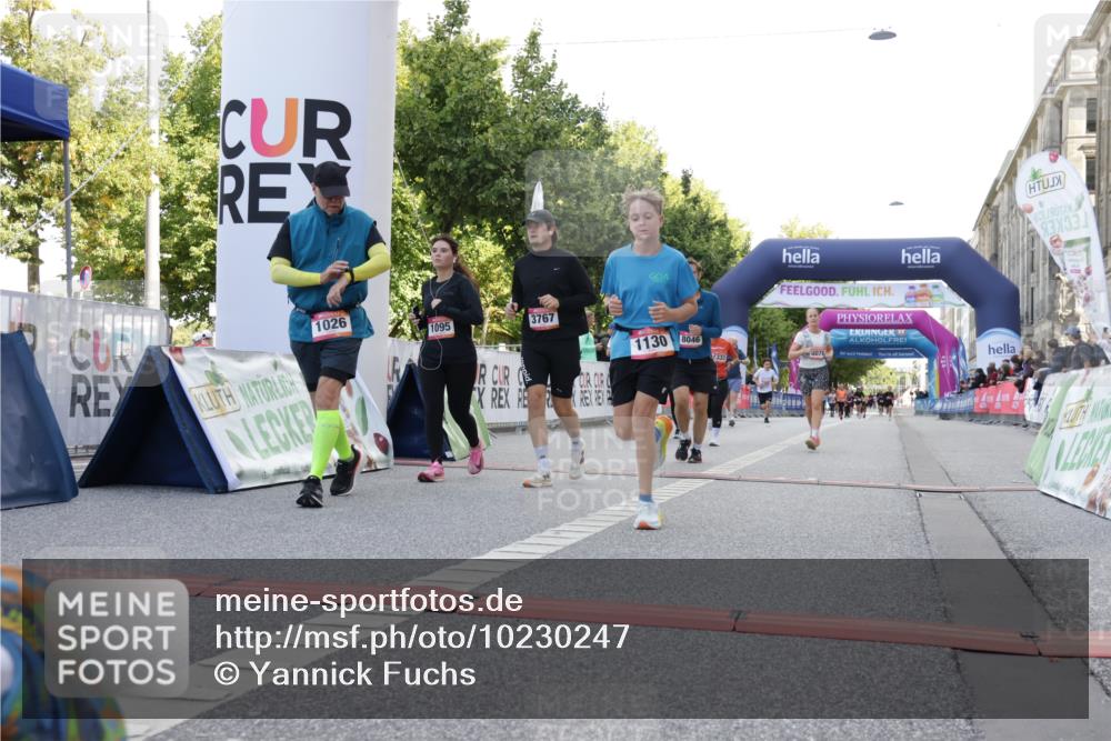 06.09.2026 - CURREX Alsterlauf Yannick Fuchs http://msf.ph/oto/10230247 06.09.2026 11:53:25 Ziel 1026, 1034, 1095, 1096, 1114, 1115, 1130, 1173, 1317, 1329, 1333, 3755, 8046, 8048, 8070 meine-sportfotos.de