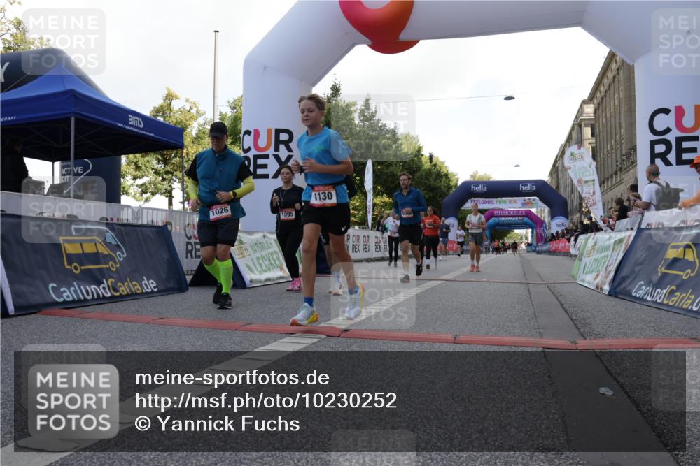 06.09.2026 - CURREX Alsterlauf Yannick Fuchs http://msf.ph/oto/10230252 06.09.2026 11:53:26 Ziel 1026, 1034, 1095, 1096, 1114, 1115, 1130, 1173, 1317, 1329, 1333, 1334, 3755, 8046, 8048, 8070 meine-sportfotos.de