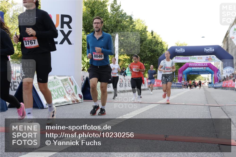 06.09.2026 - CURREX Alsterlauf Yannick Fuchs http://msf.ph/oto/10230256 06.09.2026 11:53:27 Ziel 1026, 1095, 1096, 1114, 1115, 1130, 1173, 1250, 1317, 1329, 1333, 1334, 3755, 8046, 8048, 8070 meine-sportfotos.de