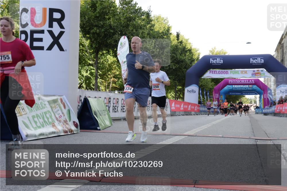 06.09.2026 - CURREX Alsterlauf Yannick Fuchs http://msf.ph/oto/10230269 06.09.2026 11:53:31 Ziel 1026, 1095, 1130, 1173, 1250, 1333, 1334, 3755, 8046, 8070 meine-sportfotos.de
