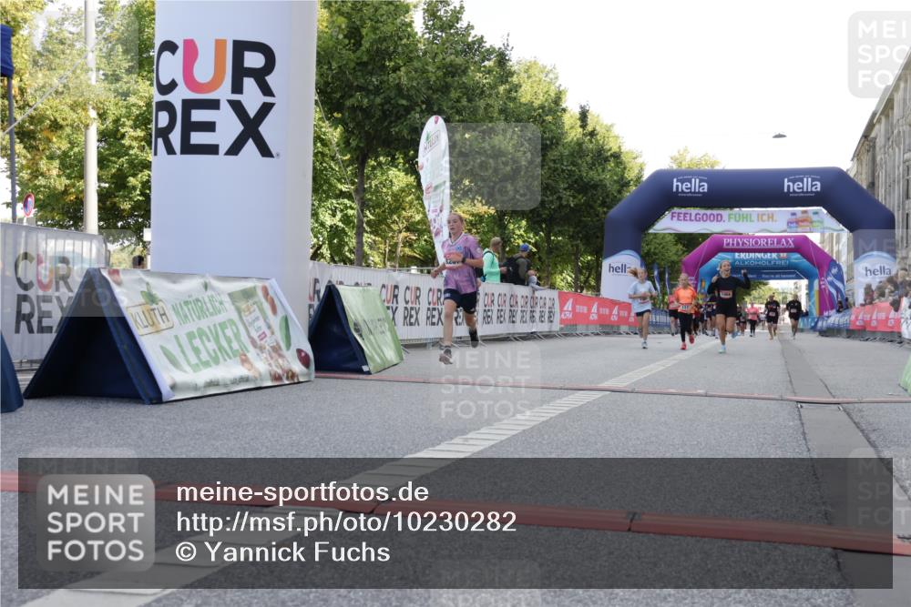 06.09.2026 - CURREX Alsterlauf Yannick Fuchs http://msf.ph/oto/10230282 06.09.2026 11:53:37 Ziel 1066, 1081, 1111, 1250, 1334, 8261 meine-sportfotos.de