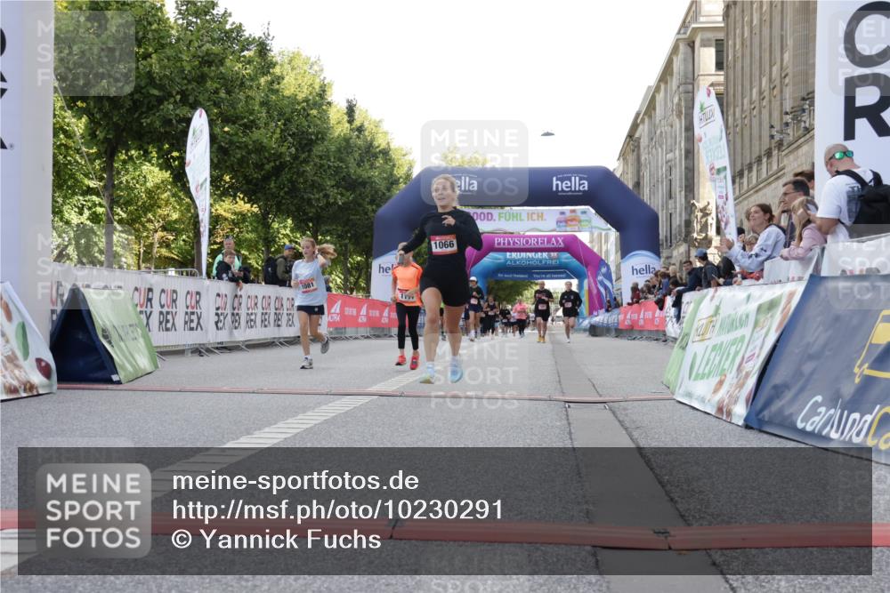 06.09.2026 - CURREX Alsterlauf Yannick Fuchs http://msf.ph/oto/10230291 06.09.2026 11:53:40 Ziel 1066, 1081, 1111, 8261 meine-sportfotos.de
